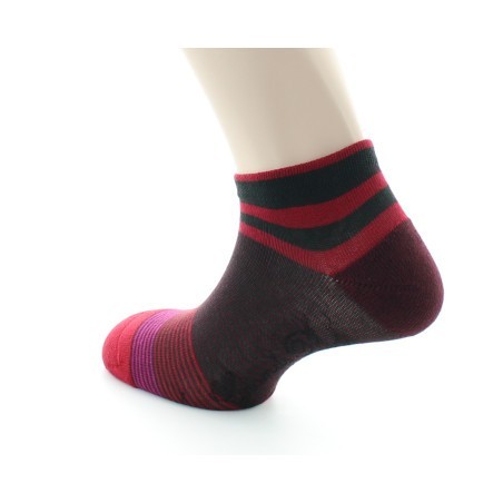 Socquettes à rayures bordeaux et rouges